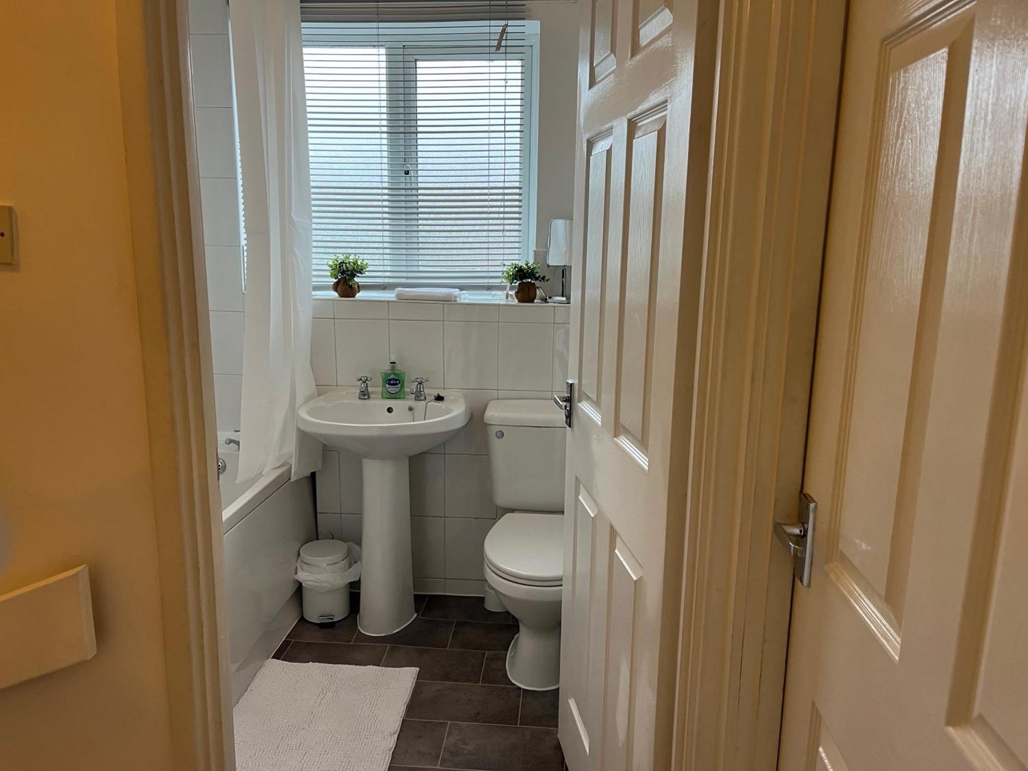 Kettering Service Accomodation 2Brh Freeparking Wifi Smart Tv Tea & Coffee Exterior foto